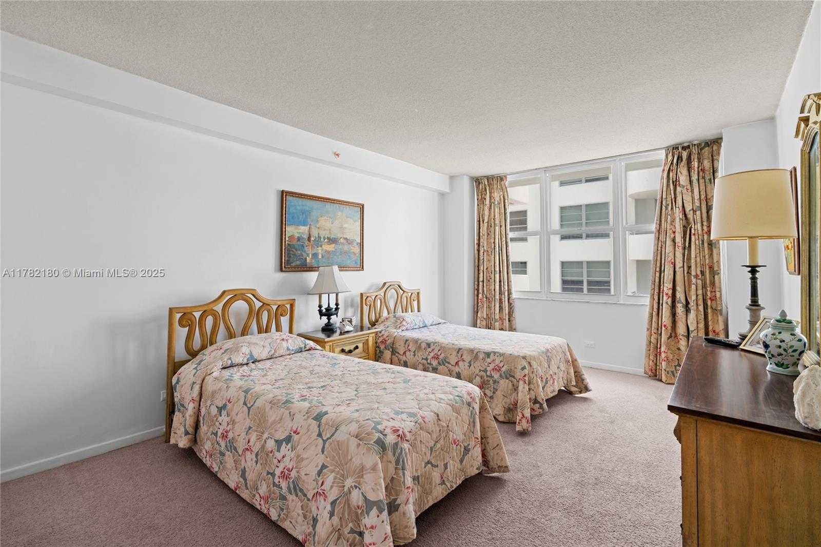 Small Image of 5601 COLLINS AVE #1014, Miami Beach Number 36