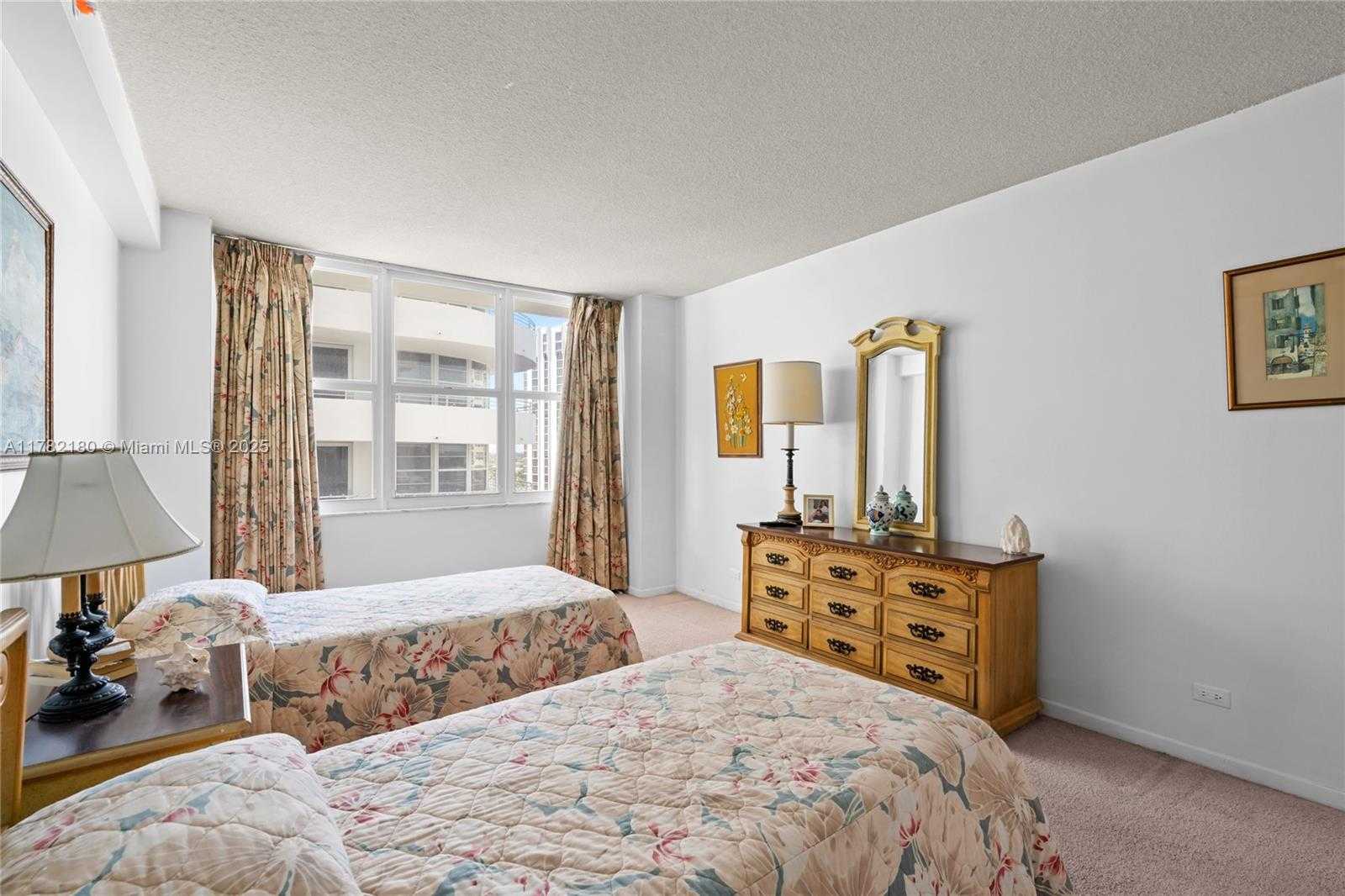 Small Image of 5601 COLLINS AVE #1014, Miami Beach Number 38