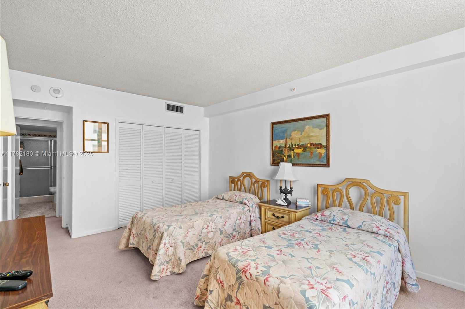 Small Image of 5601 COLLINS AVE #1014, Miami Beach Number 39