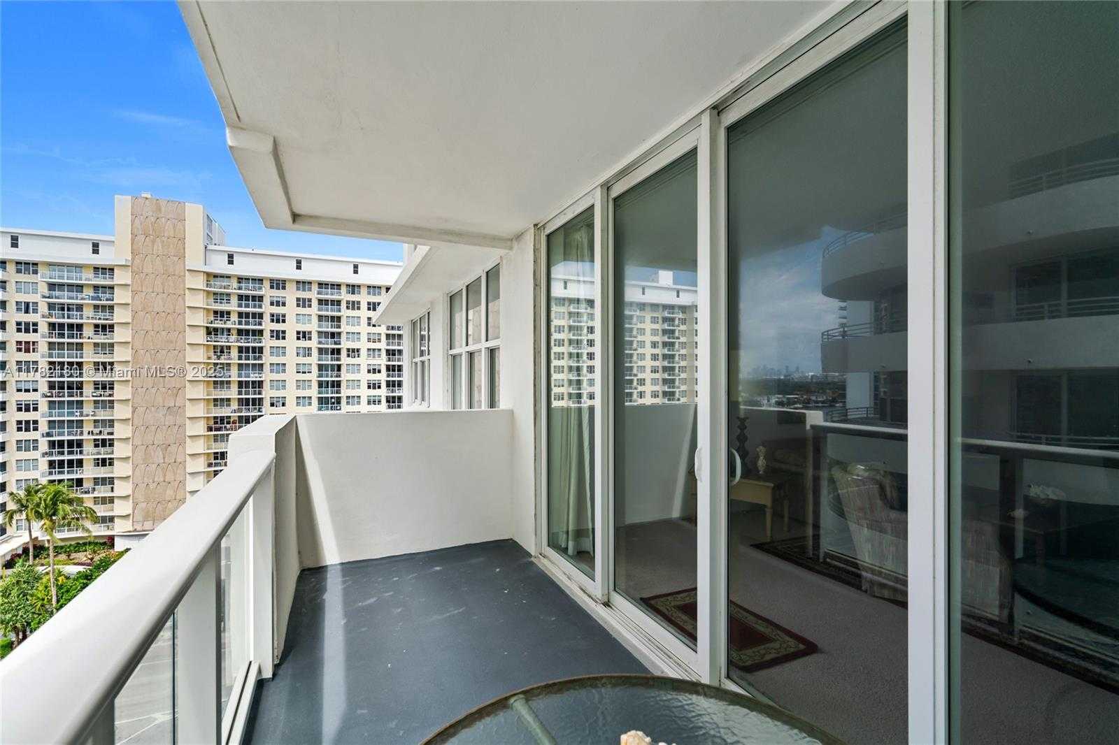 Small Image of 5601 COLLINS AVE #1014, Miami Beach Number 4