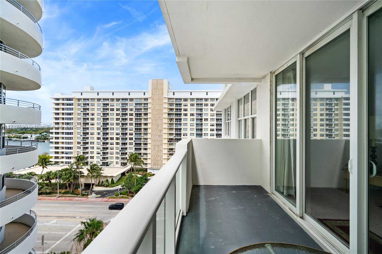 Small Image of 5601 COLLINS AVE #1014, Miami Beach Number 5