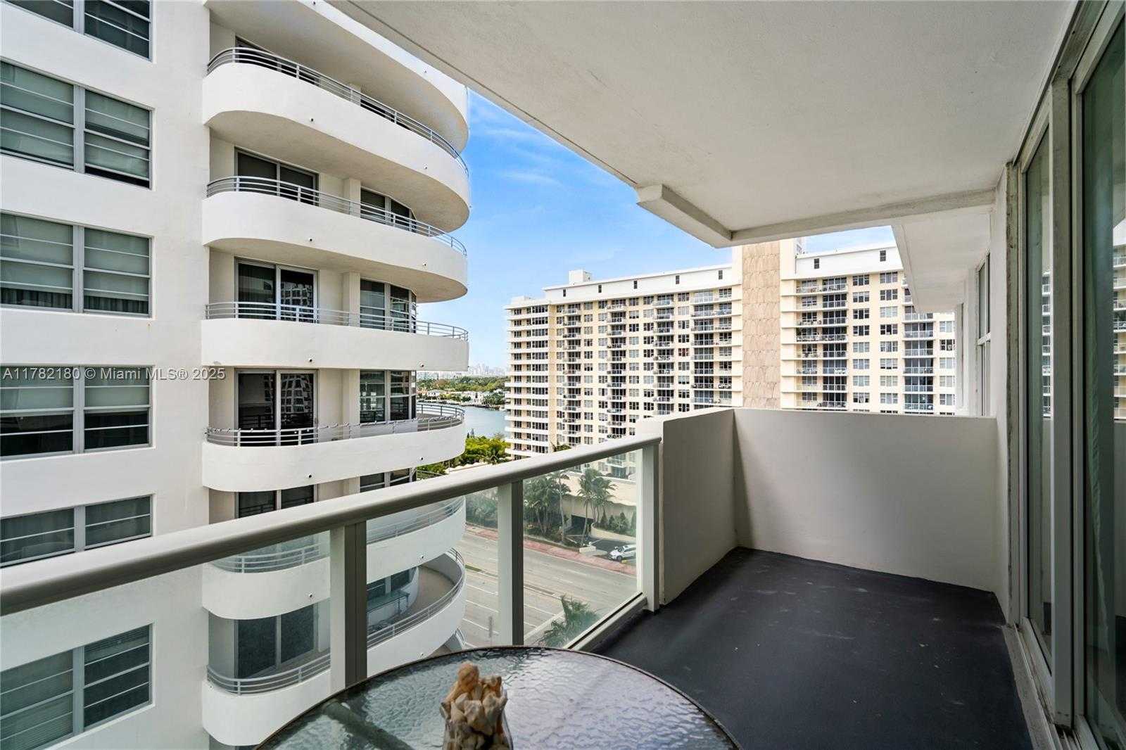 Small Image of 5601 COLLINS AVE #1014, Miami Beach Number 6
