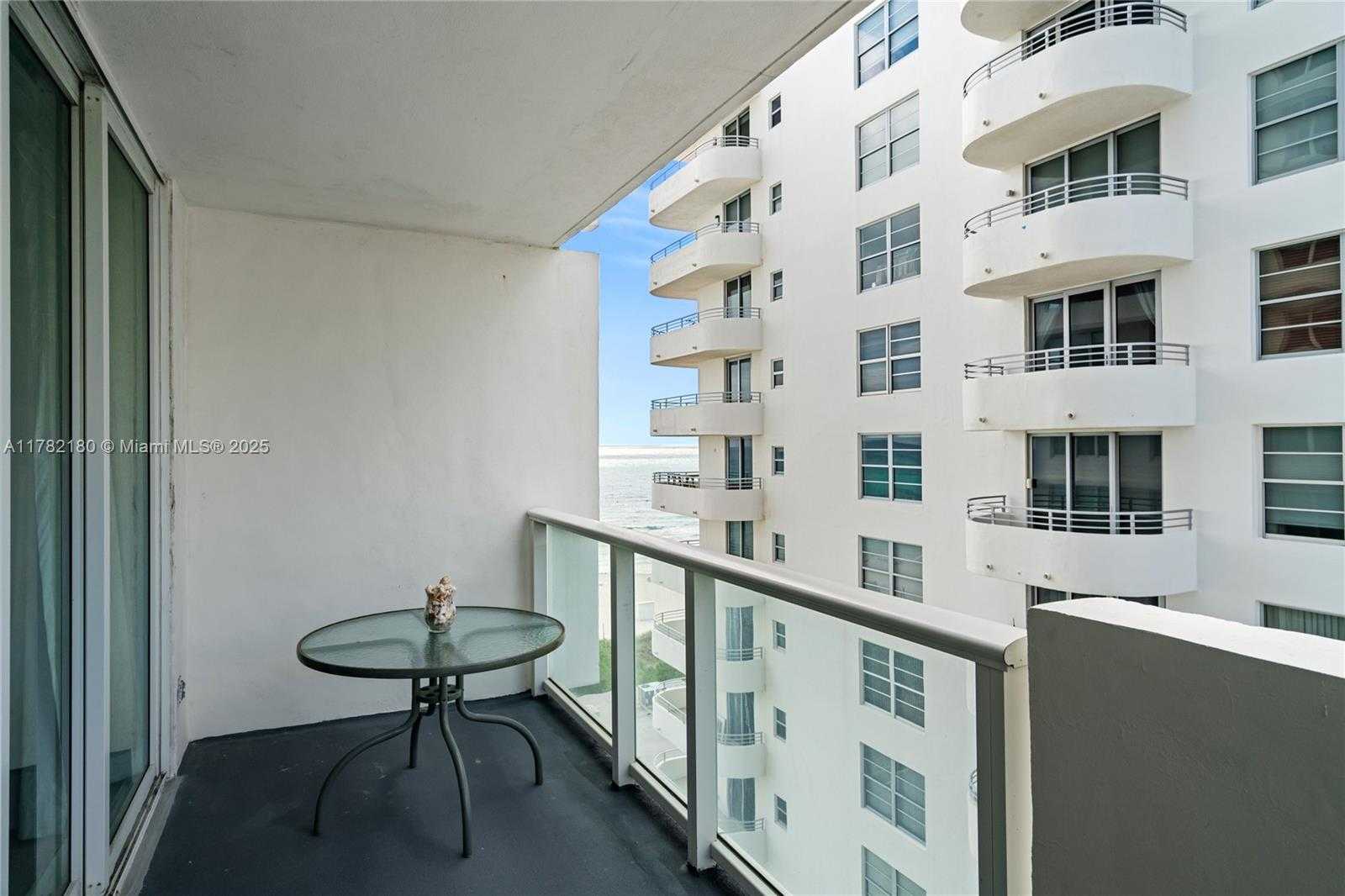 Small Image of 5601 COLLINS AVE #1014, Miami Beach Number 9