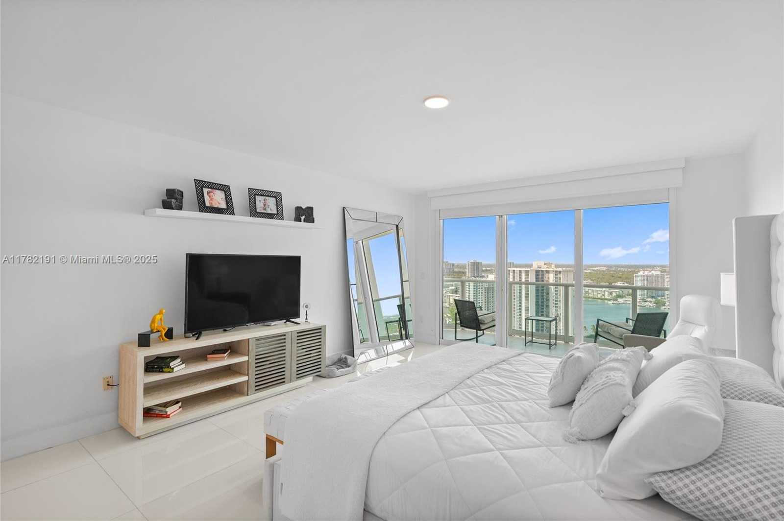 Small Image of 3301 NORTH EAST 183RD ST #2807, Aventura Number 24