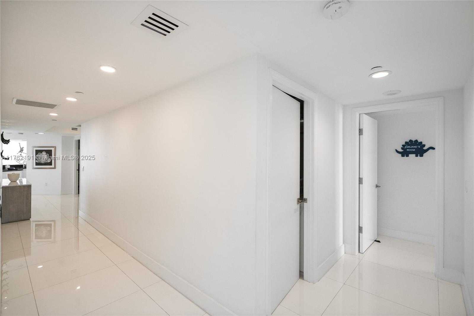Small Image of 3301 NORTH EAST 183RD ST #2807, Aventura Number 36