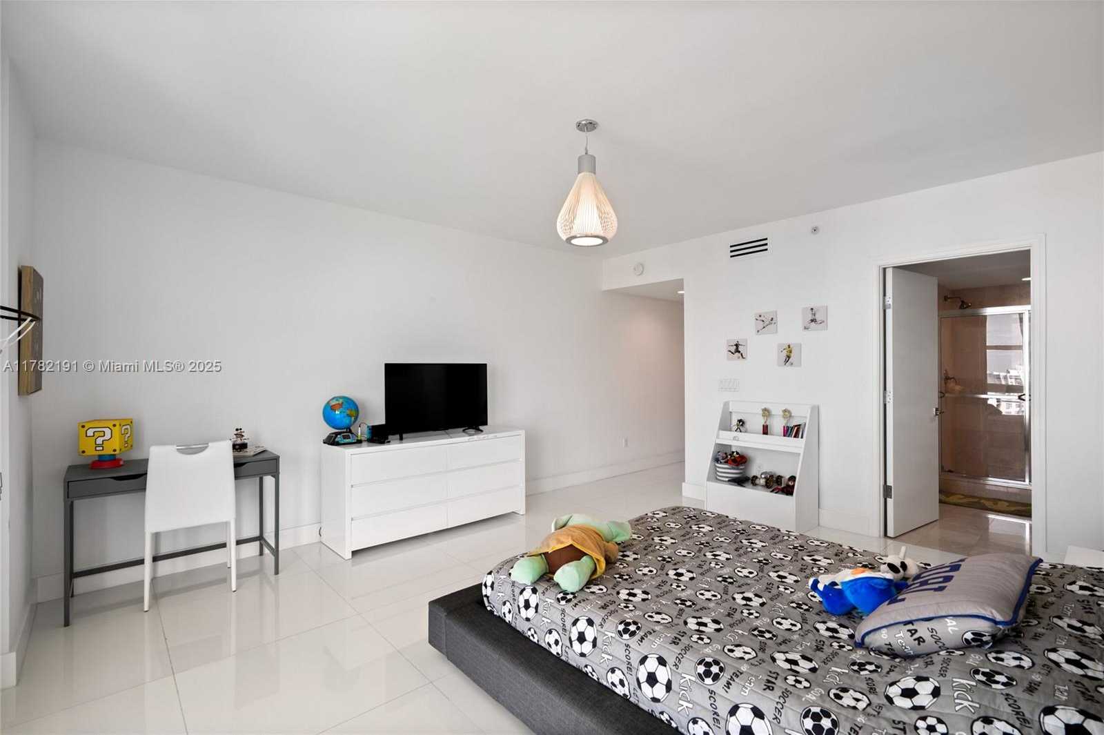 Small Image of 3301 NORTH EAST 183RD ST #2807, Aventura Number 44