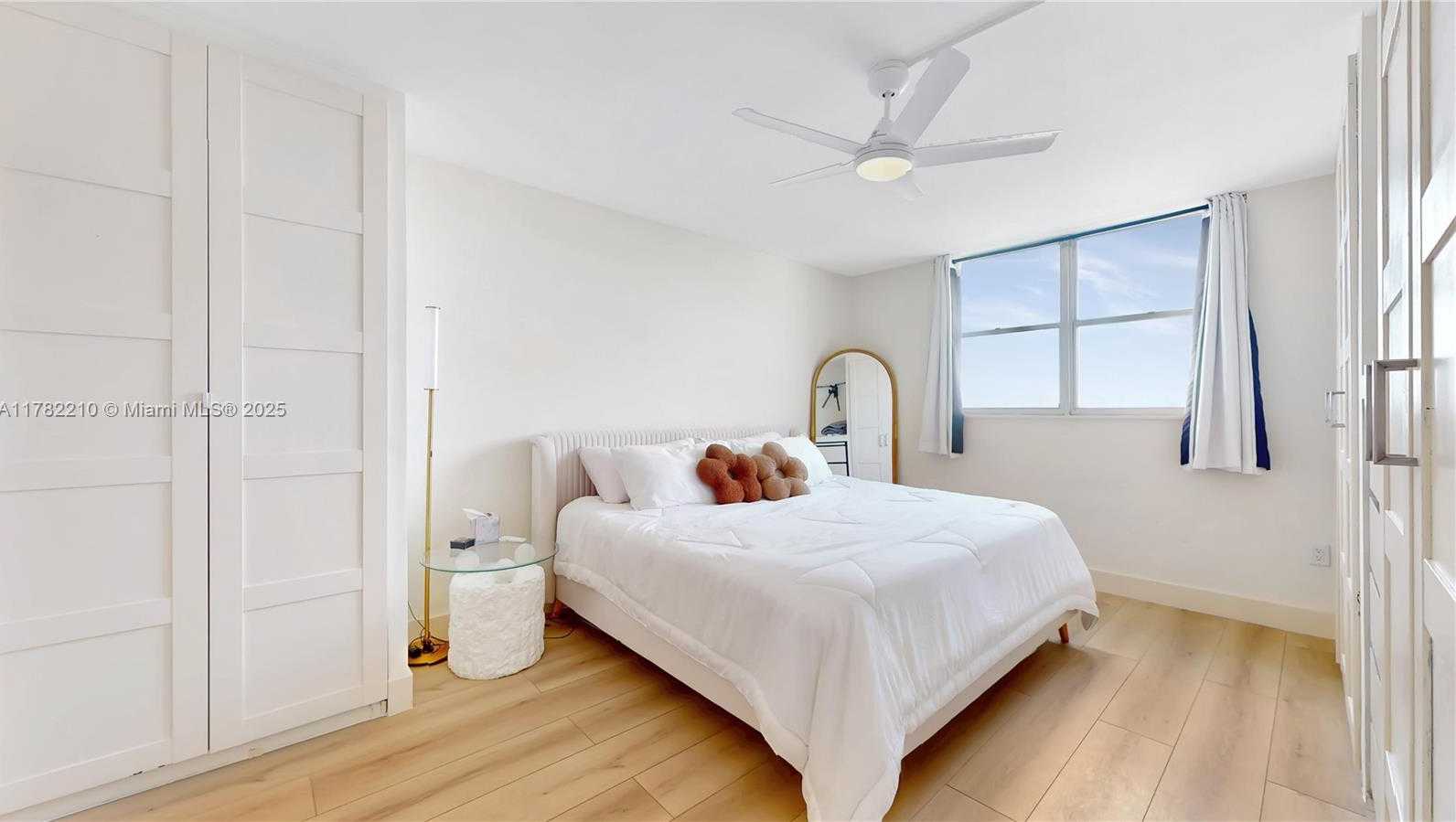 Small Image of 6900 BAY DR #PH-B, Miami Beach Number 12