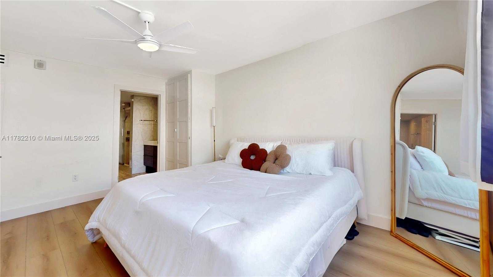 Small Image of 6900 BAY DR #PH-B, Miami Beach Number 13