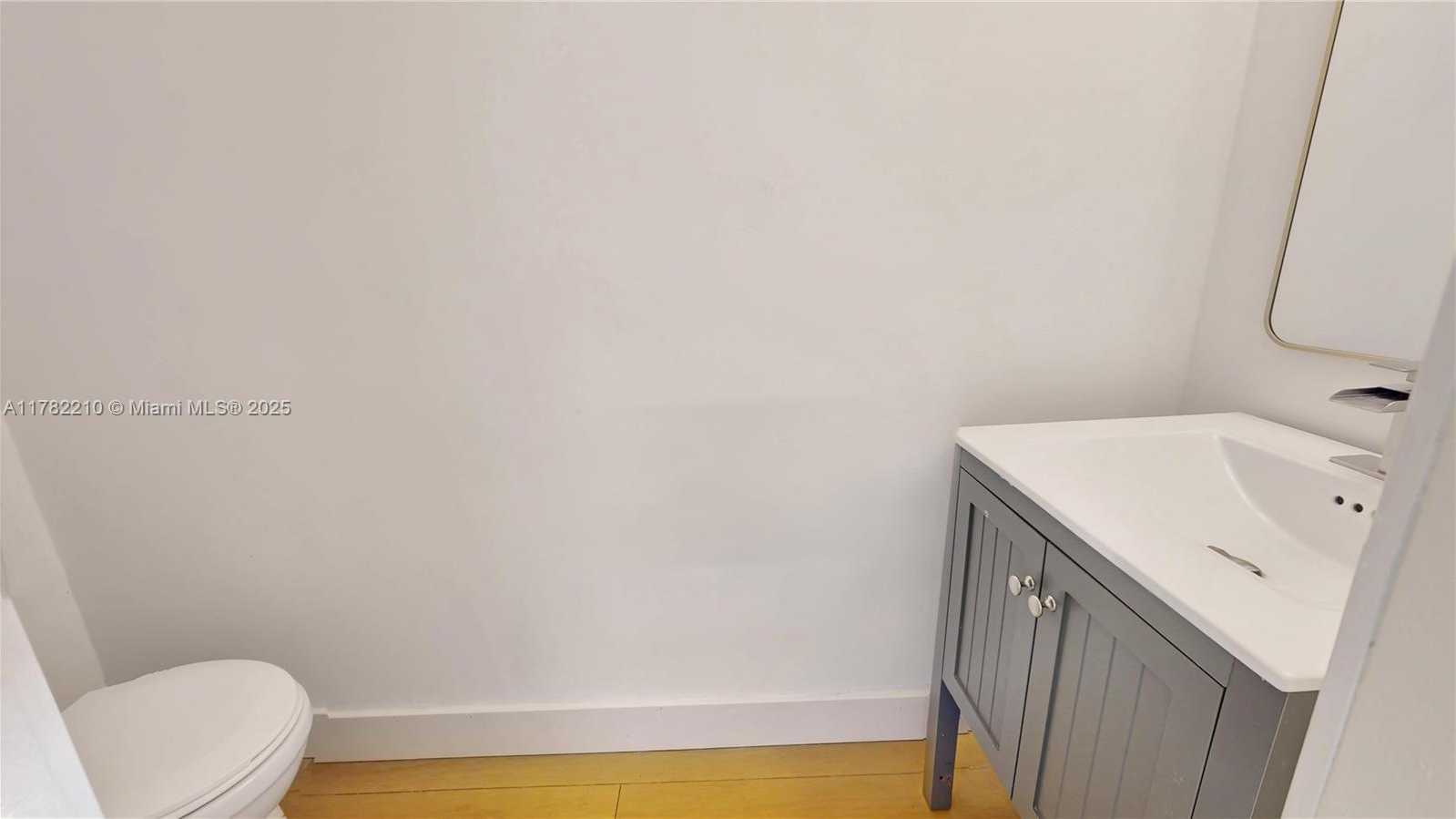 Small Image of 6900 BAY DR #PH-B, Miami Beach Number 16