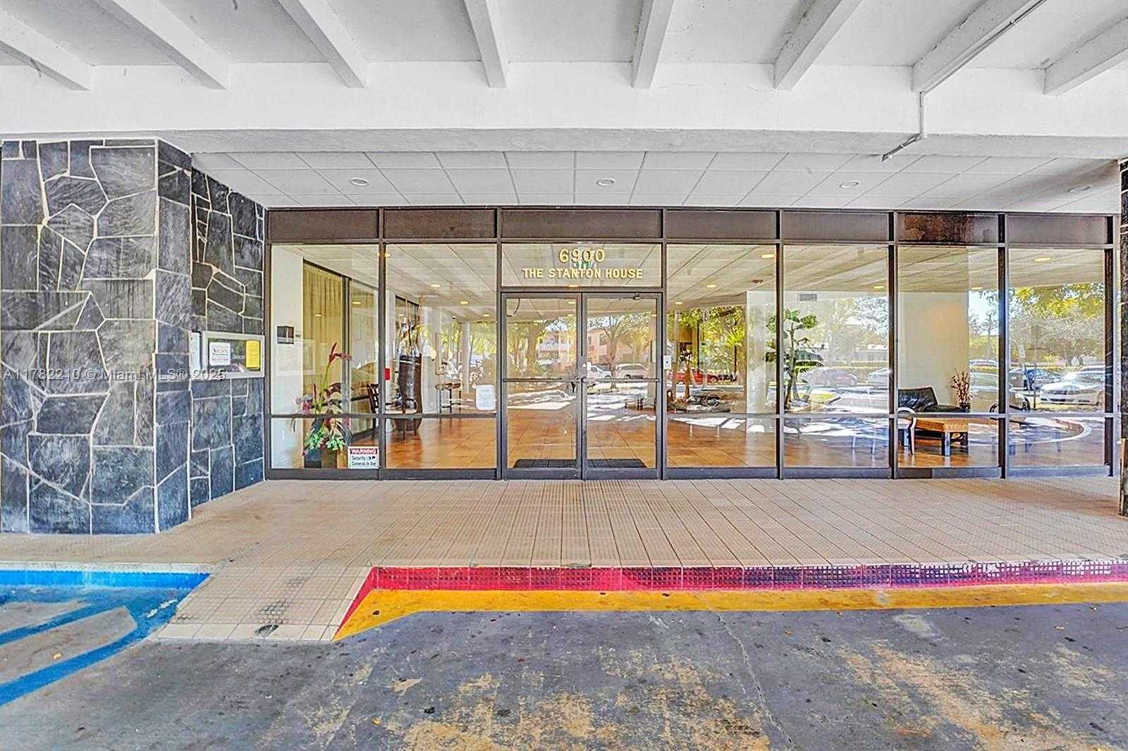 Small Image of 6900 BAY DR #PH-B, Miami Beach Number 22