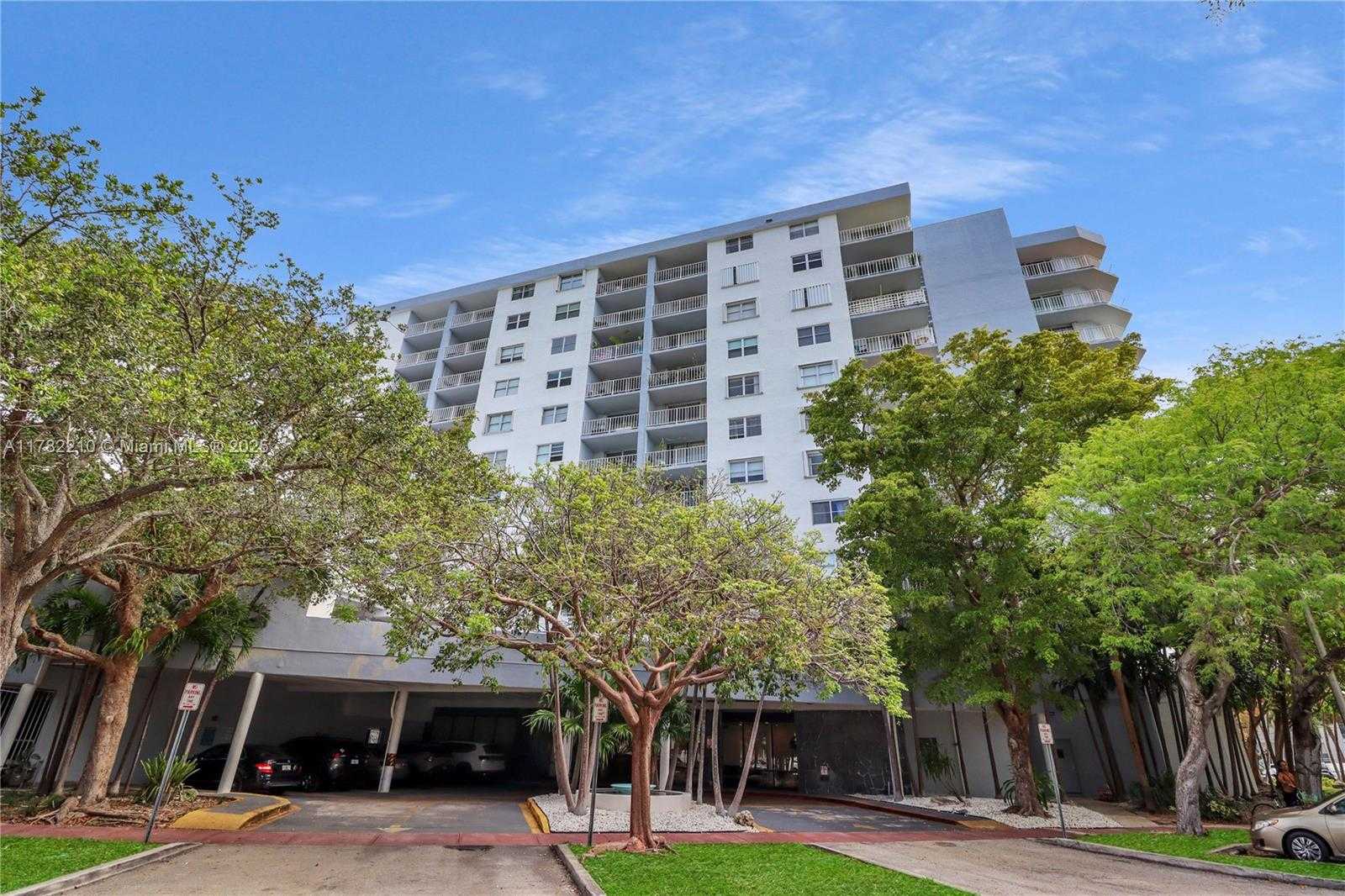 Small Image of 6900 BAY DR #PH-B, Miami Beach Number 27