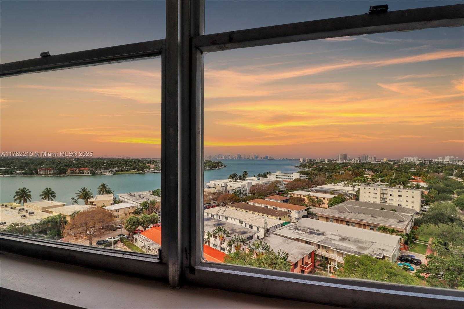 Small Image of 6900 BAY DR #PH-B, Miami Beach Number 4