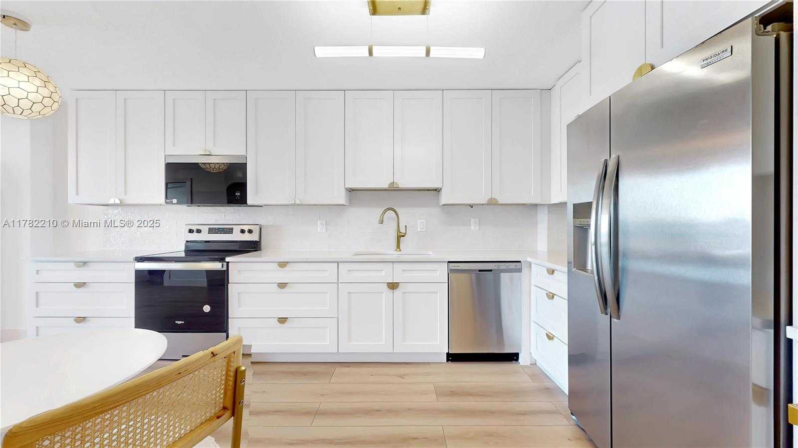 Small Image of 6900 BAY DR #PH-B, Miami Beach Number 9