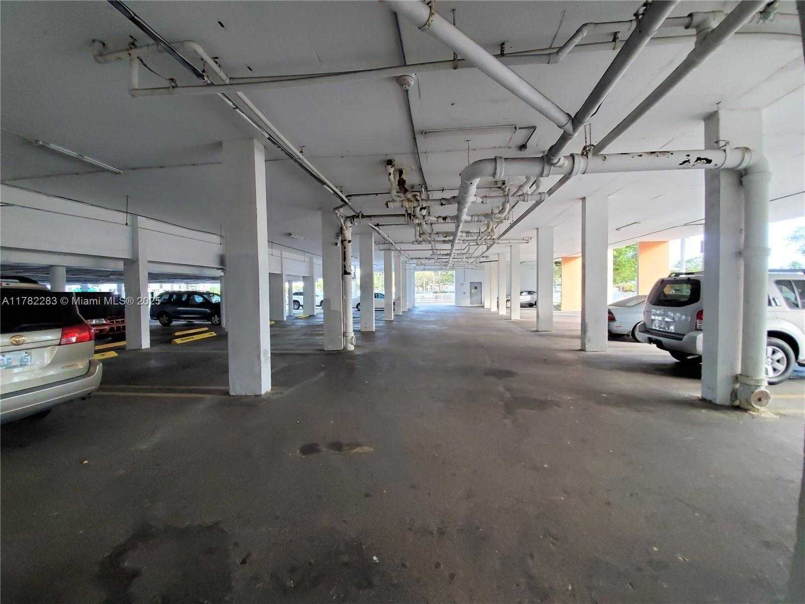 Small Image of 2025 #404, North Miami Beach Number 13