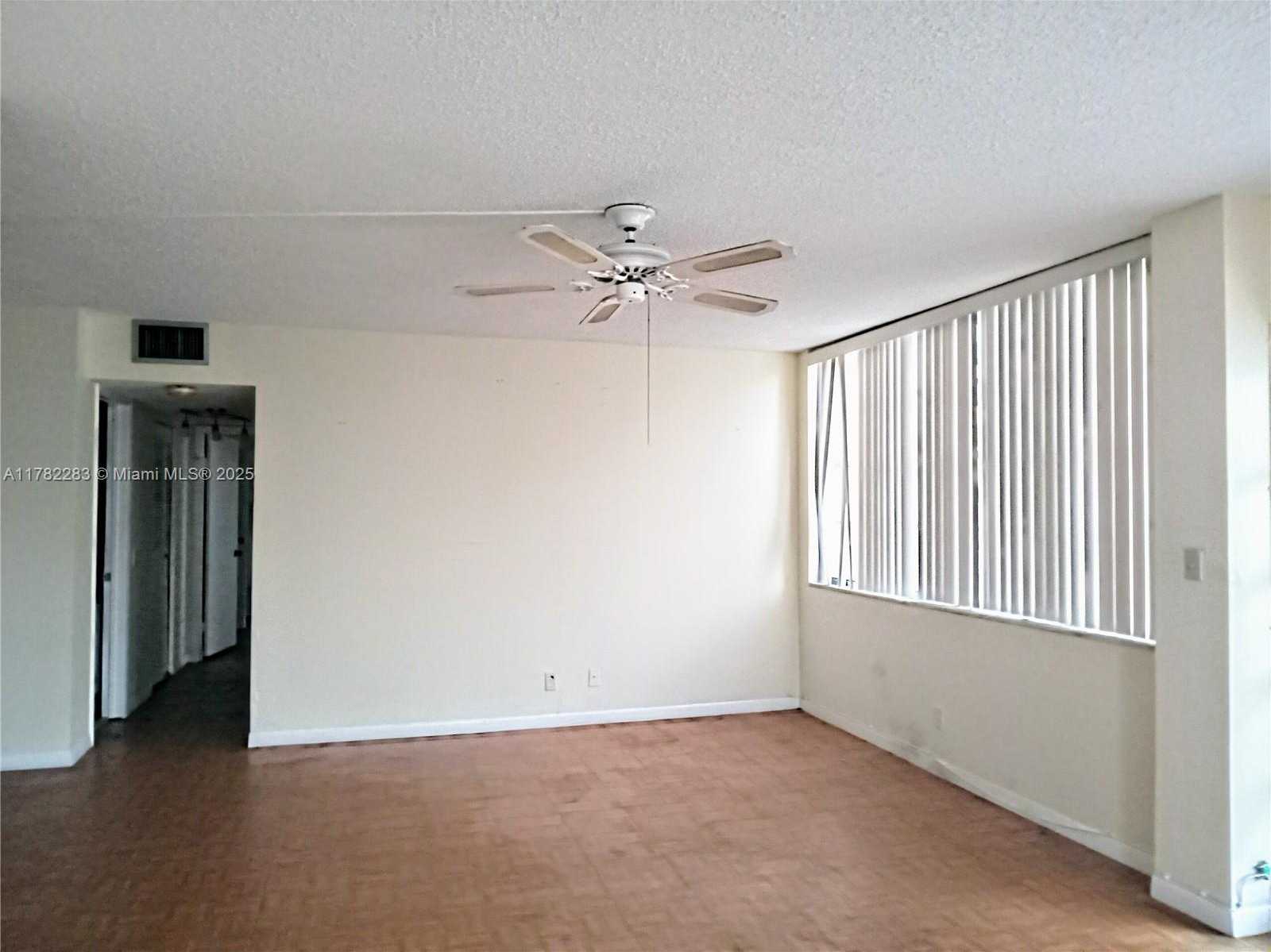 Small Image of 2025 #404, North Miami Beach Number 9