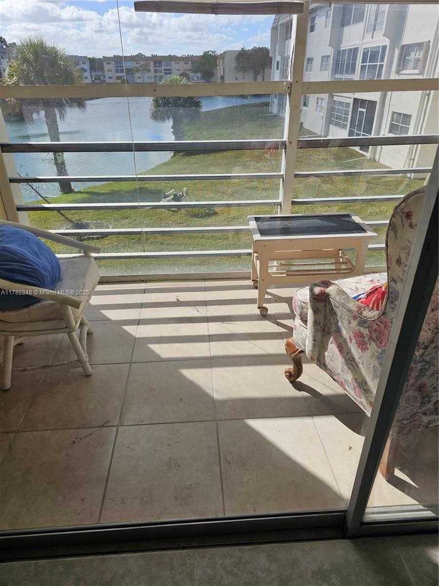 Small Image of 8280 SUNRISE LAKES BLVD #205, Sunrise Number 2
