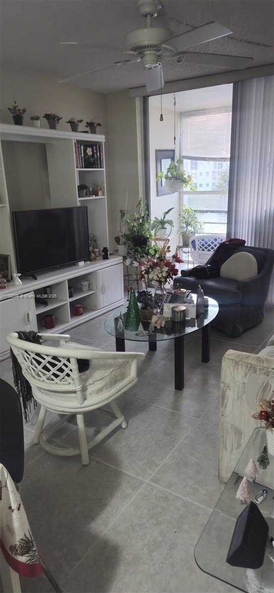 Small Image of 8280 SUNRISE LAKES BLVD #205, Sunrise Number 4