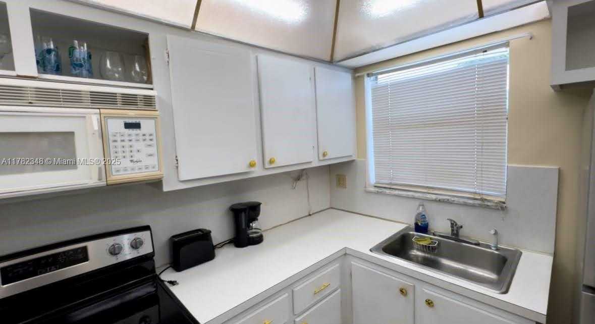 Small Image of 8280 SUNRISE LAKES BLVD #205, Sunrise Number 9