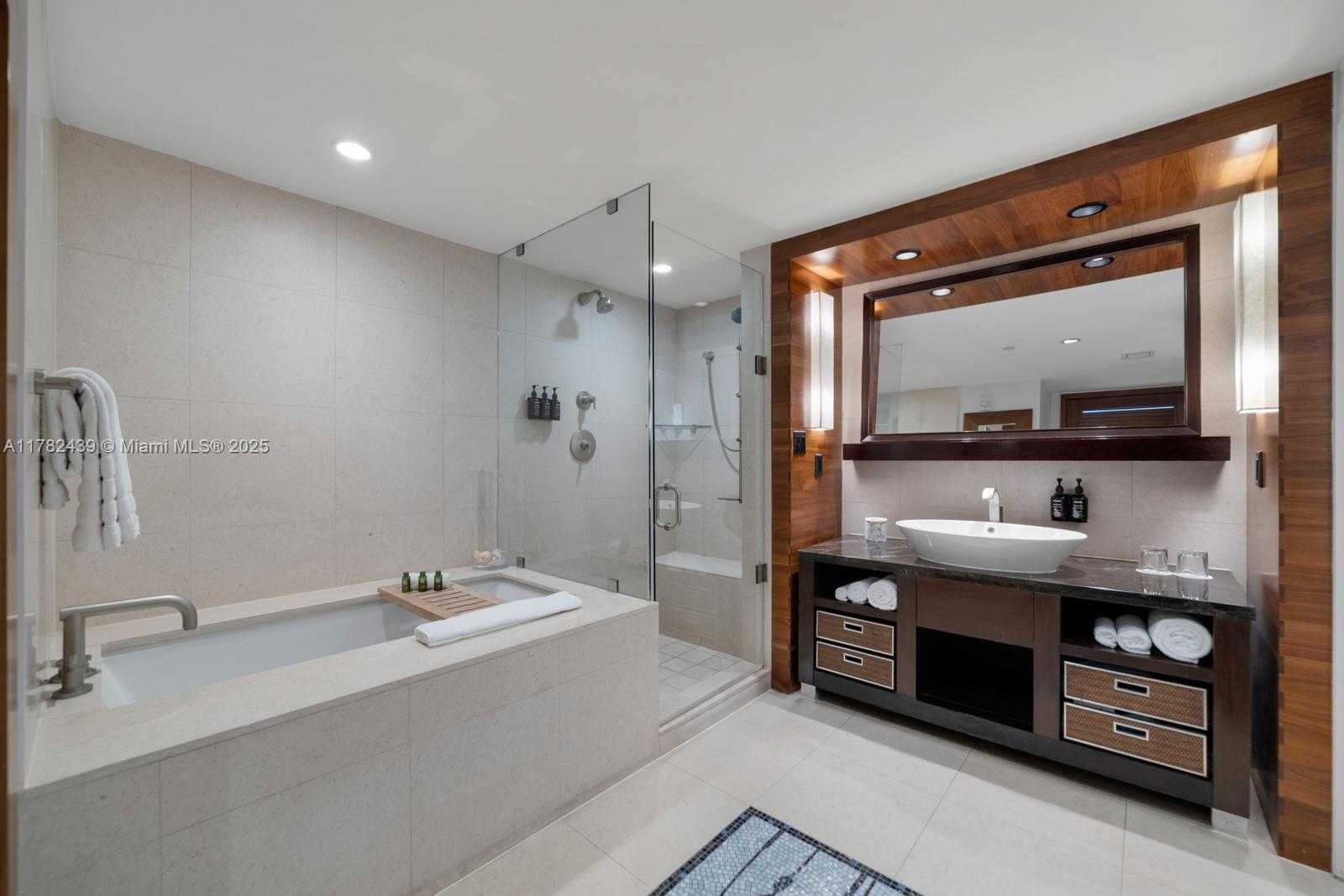 Small Image of 6801 COLLINS AVE #515, Miami Beach Number 14