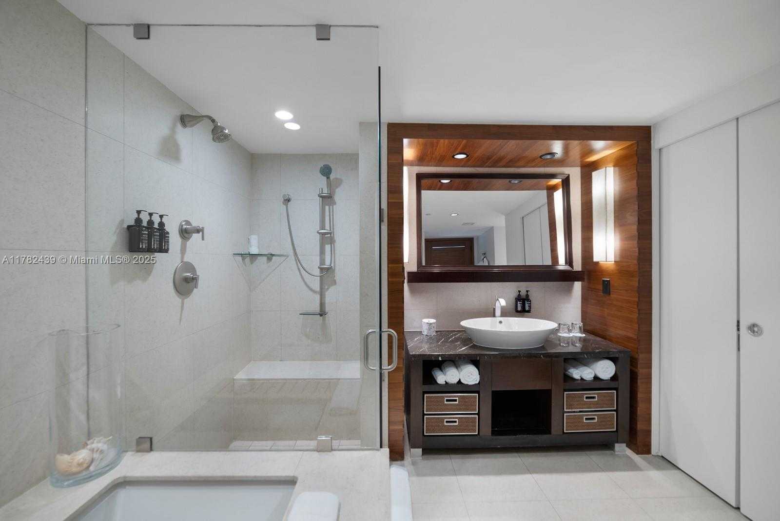 Small Image of 6801 COLLINS AVE #515, Miami Beach Number 16