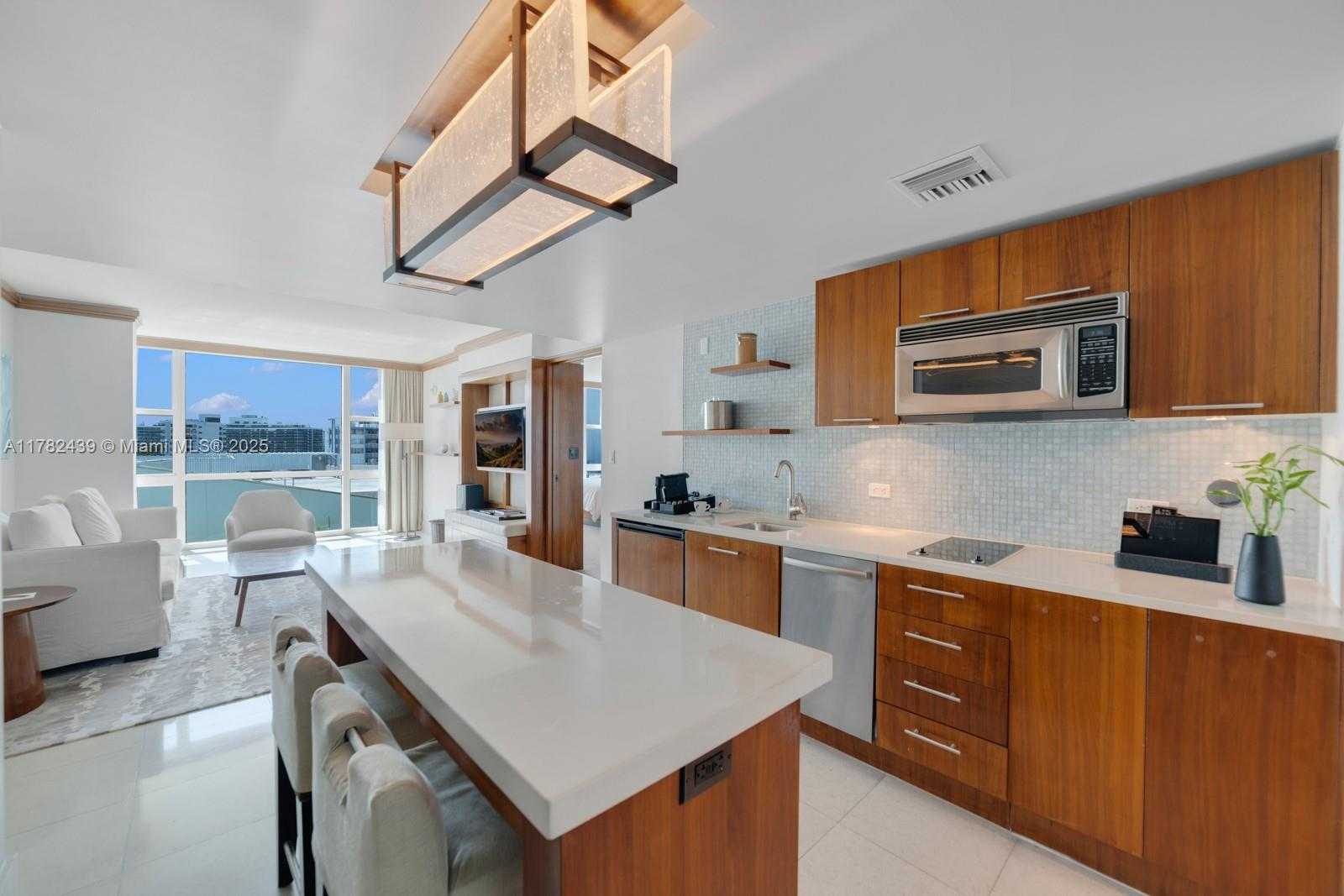 Small Image of 6801 COLLINS AVE #515, Miami Beach Number 2