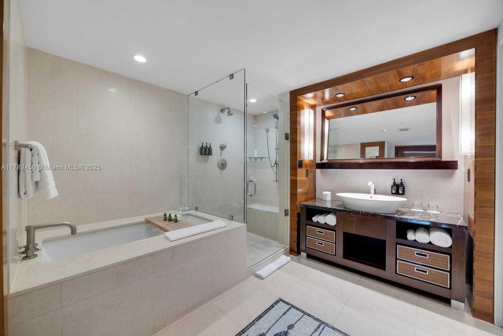 Small Image of 6801 COLLINS AVE #702, Miami Beach Number 14