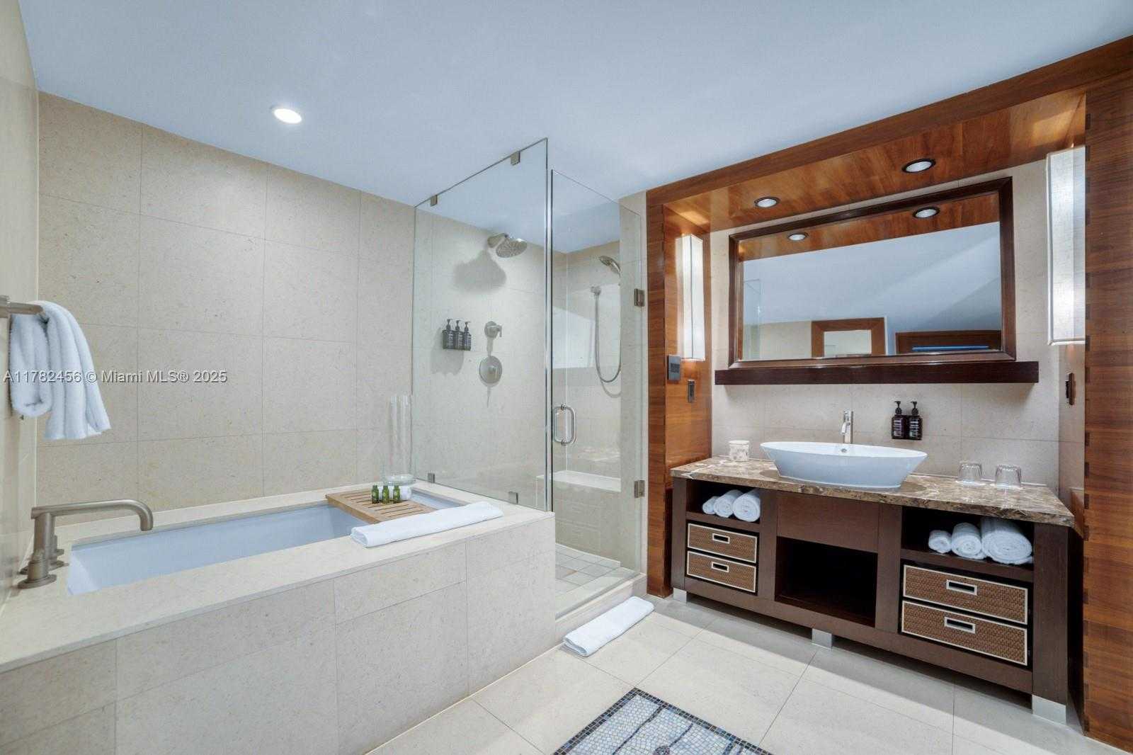 Small Image of 6801 COLLINS AVE #709, Miami Beach Number 14