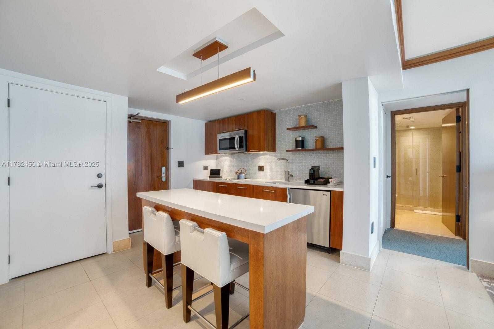 Small Image of 6801 COLLINS AVE #709, Miami Beach Number 4