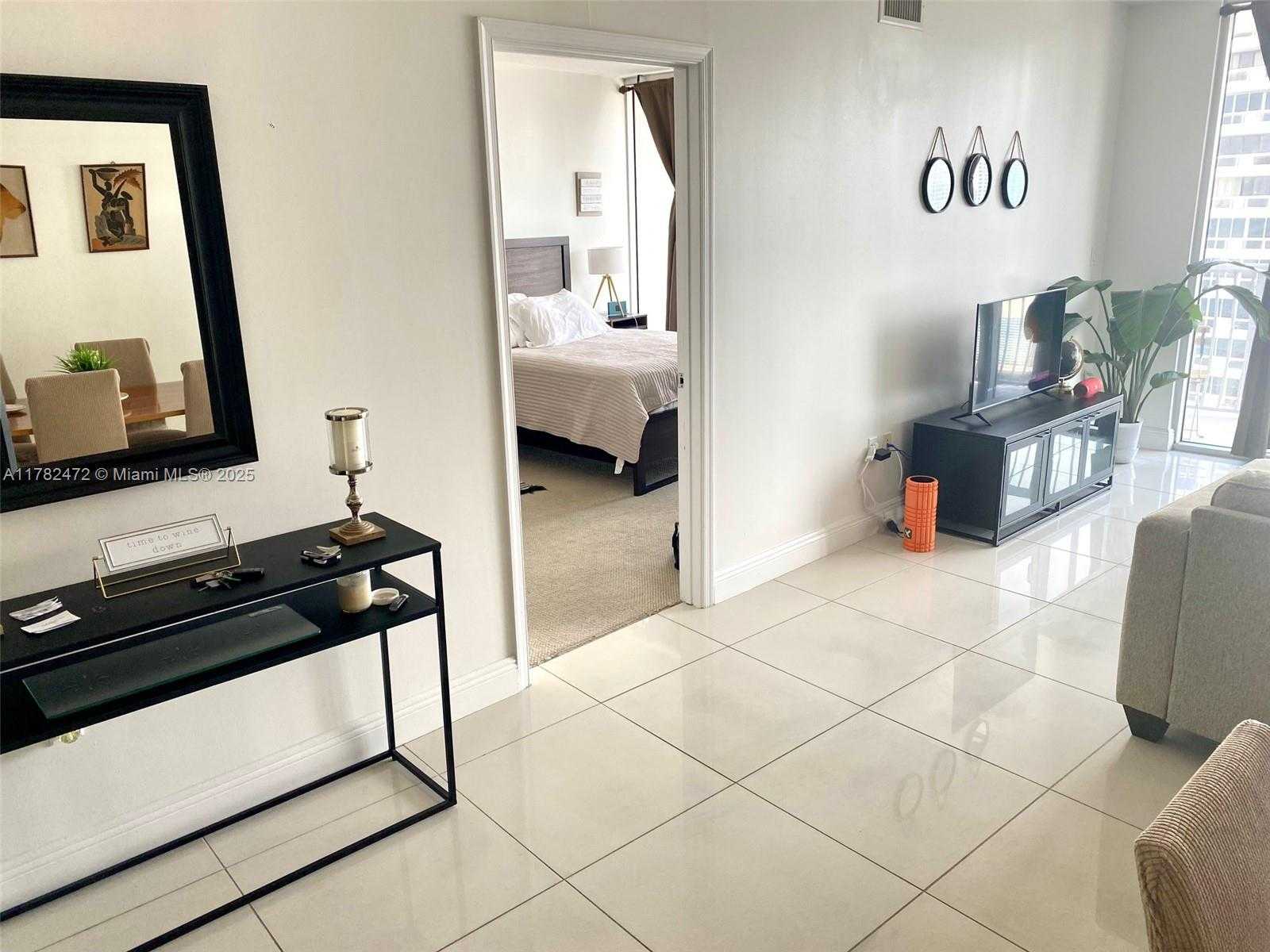 Small Image of 1750 NORTH BAYSHORE DR #3106, Miami Number 9