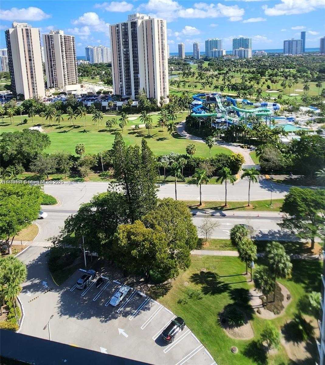 Small Image of 20100 WEST COUNTRY CLUB DR #PH-03, Aventura Number 4