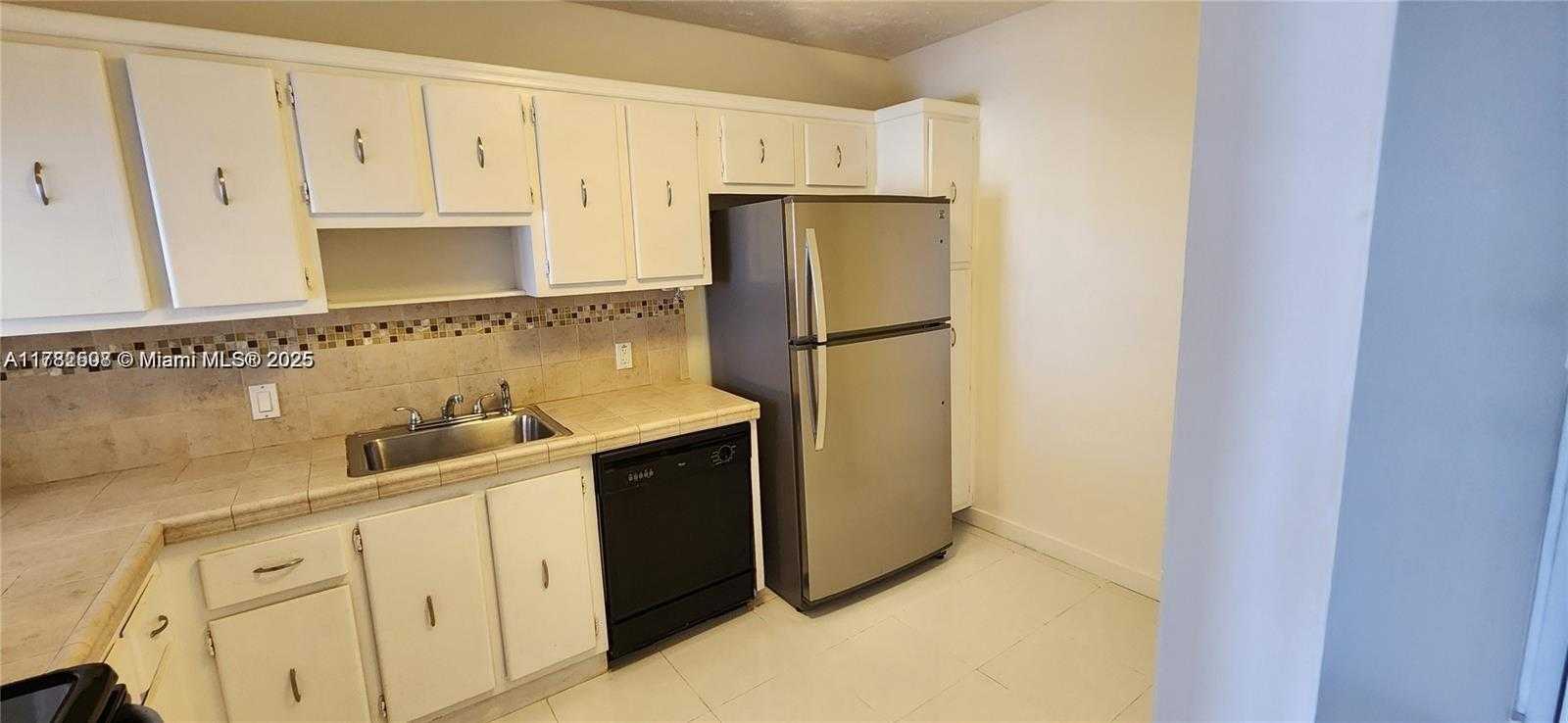 Small Image of 20100 WEST COUNTRY CLUB DR #PH-03, Aventura Number 7