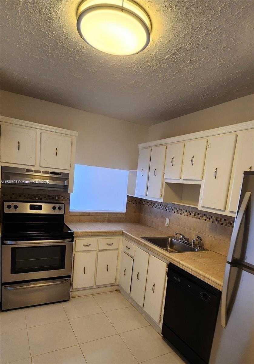 Small Image of 20100 WEST COUNTRY CLUB DR #PH-03, Aventura Number 9
