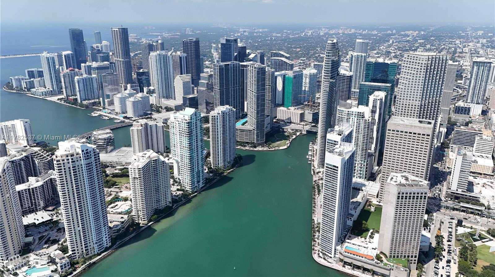 Small Image of 335 SOUTH BISCAYNE BLVD #2003, Miami Number 3