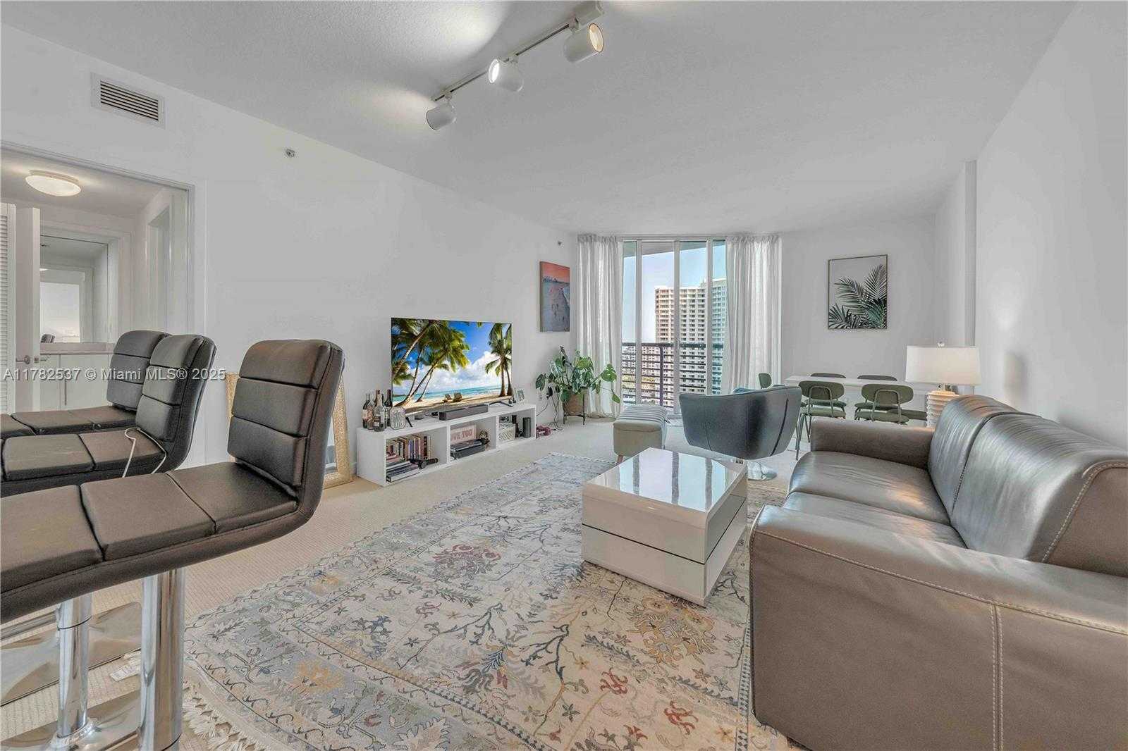Small Image of 335 SOUTH BISCAYNE BLVD #2003, Miami Number 4