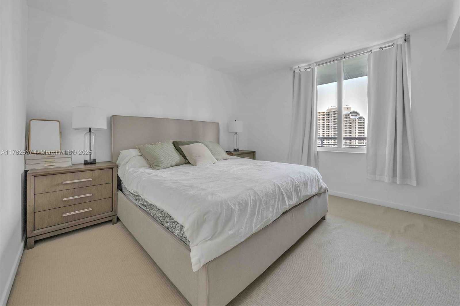 Small Image of 335 SOUTH BISCAYNE BLVD #2003, Miami Number 5