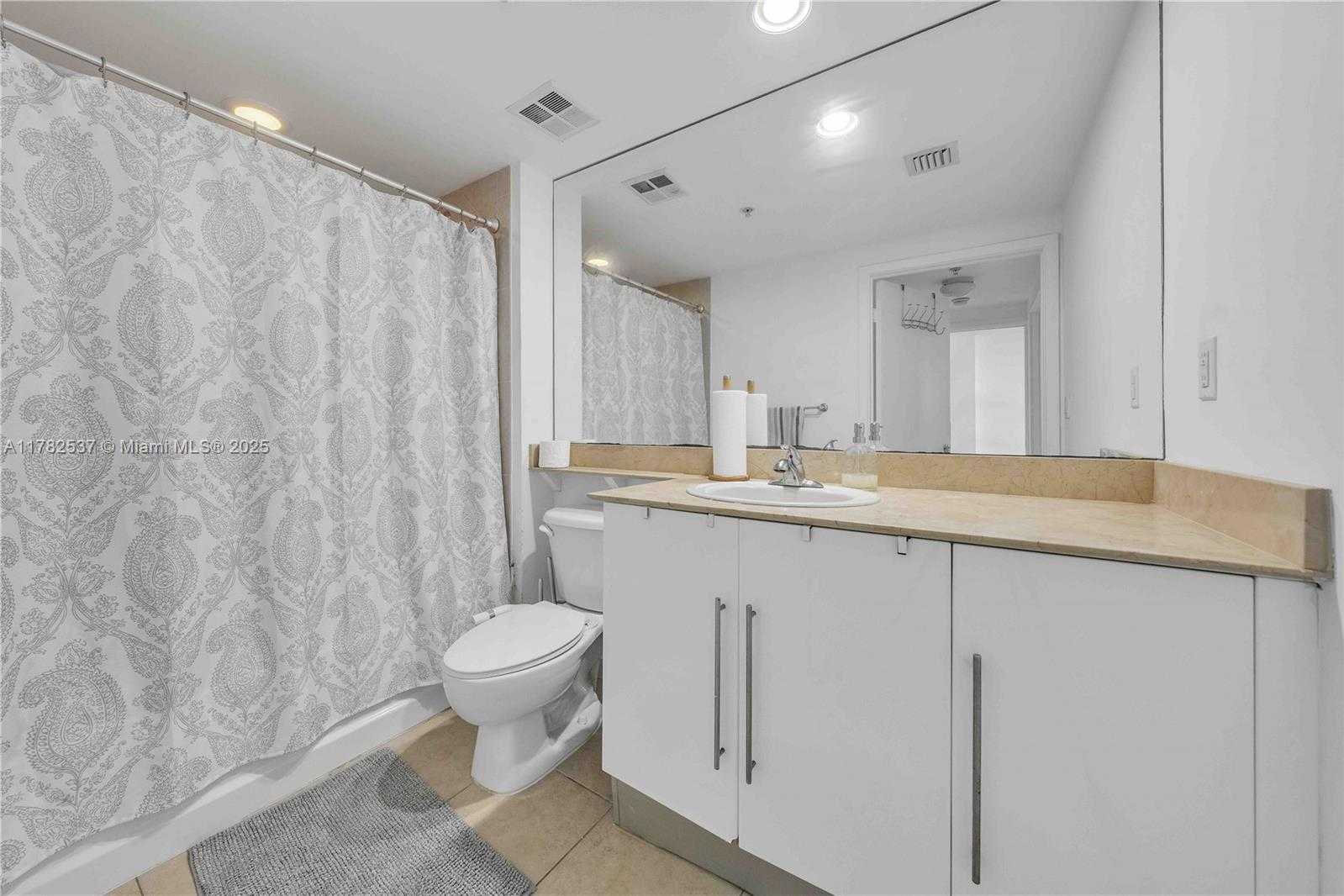Small Image of 335 SOUTH BISCAYNE BLVD #2003, Miami Number 7