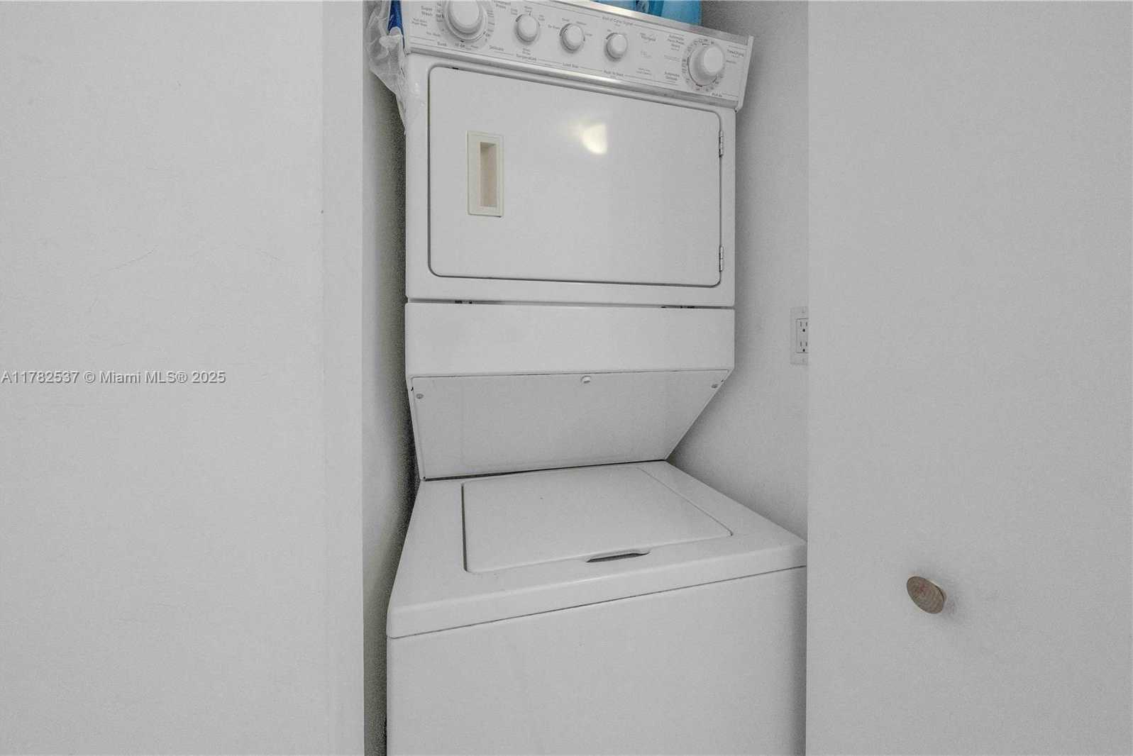 Small Image of 335 SOUTH BISCAYNE BLVD #2003, Miami Number 8