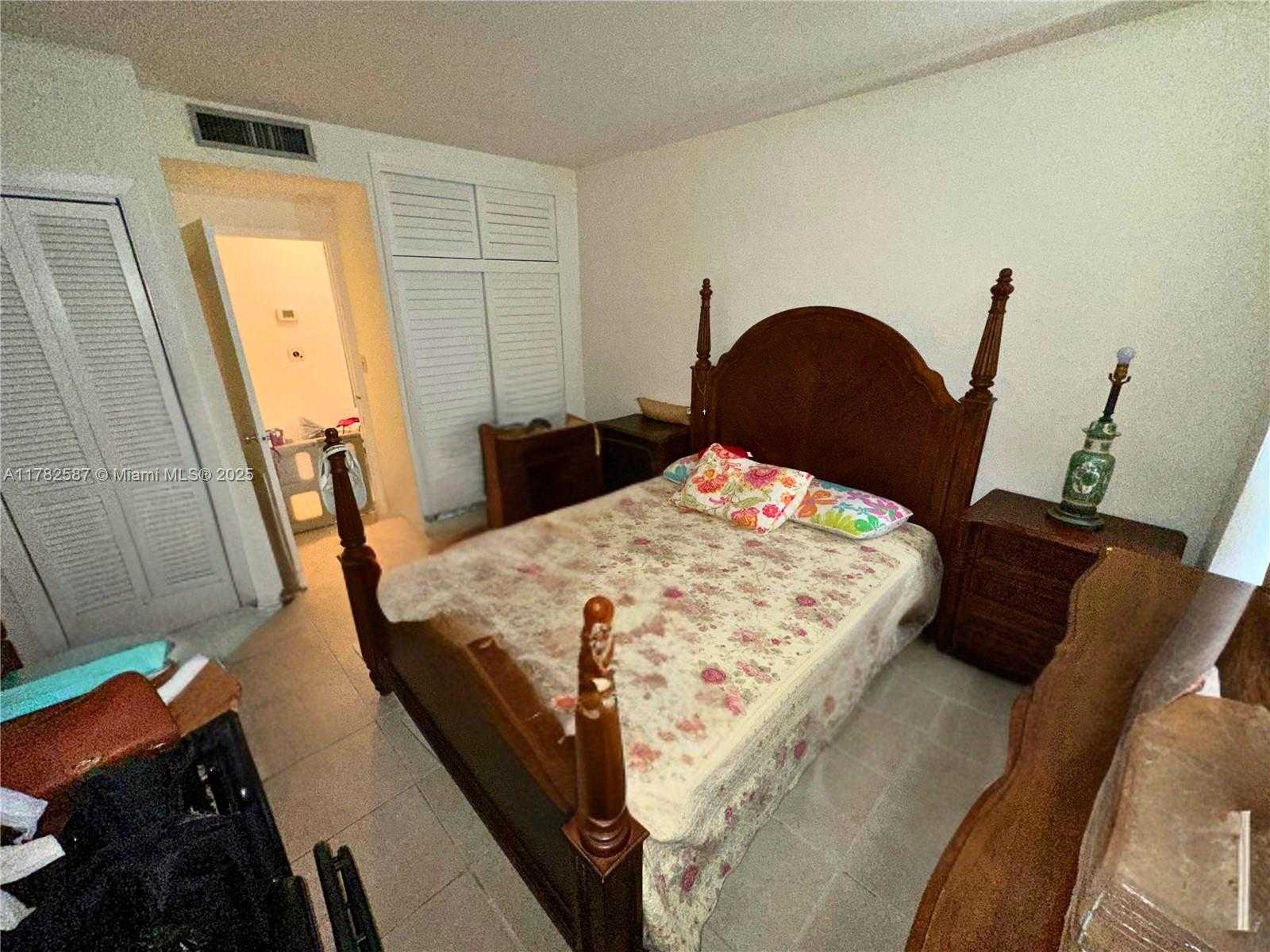 Small Image of 1408 BRICKELL BAY DR #1104, Miami Number 12