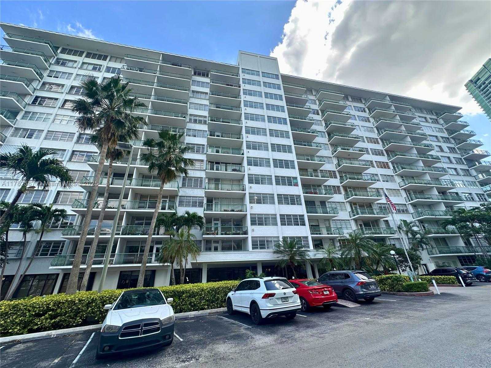 Small Image of 1408 BRICKELL BAY DR #1104, Miami Number 3