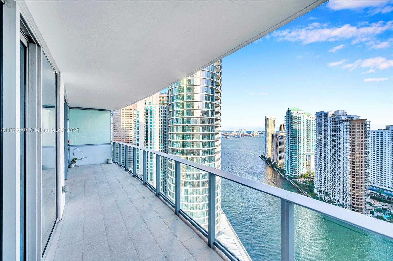 Small Image of 200 BISCAYNE BOULEVARD WAY #3307, Miami Number 2