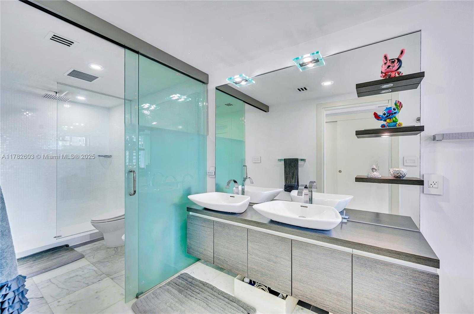 Small Image of 200 BISCAYNE BOULEVARD WAY #3307, Miami Number 22