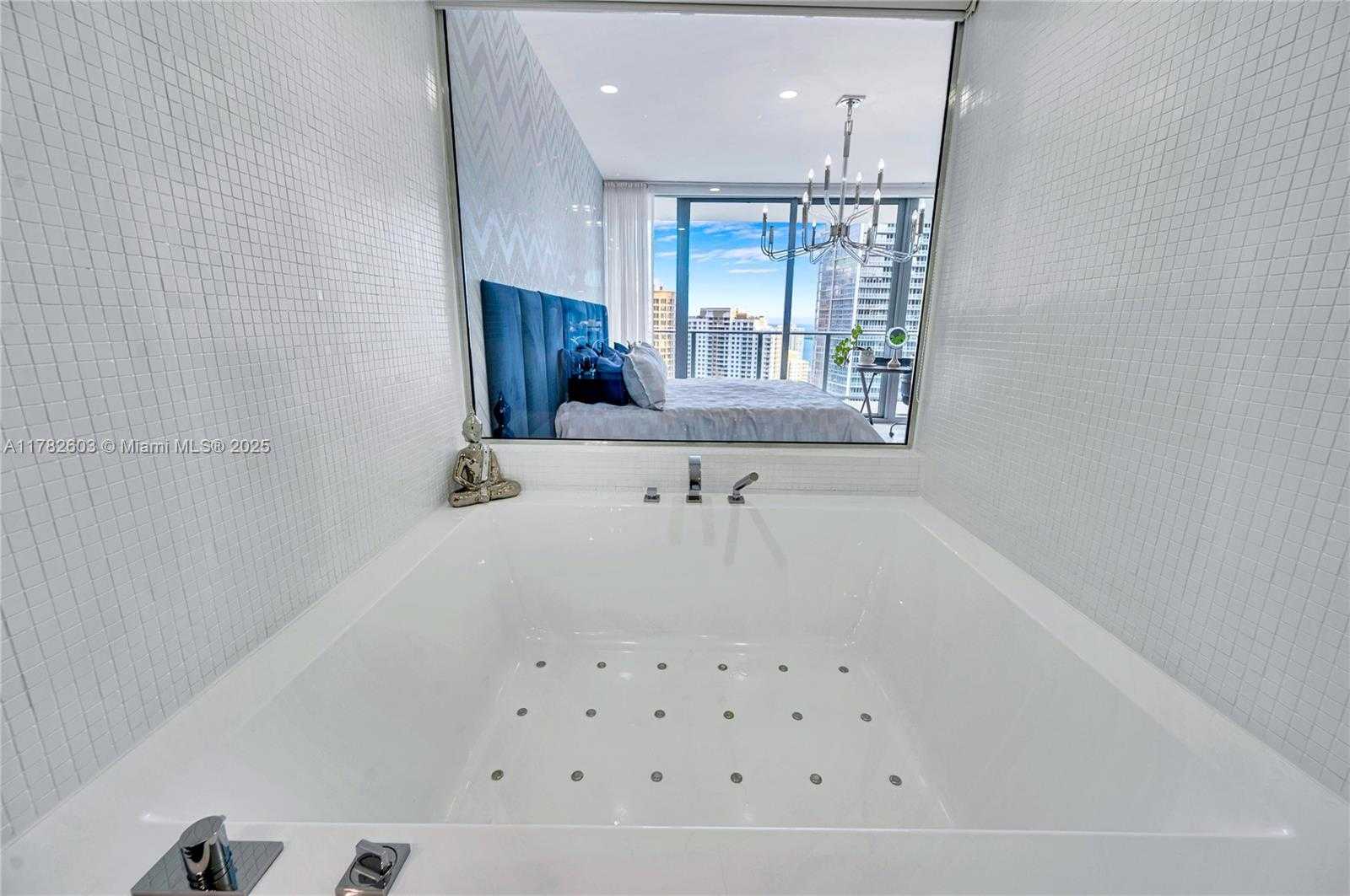 Small Image of 200 BISCAYNE BOULEVARD WAY #3307, Miami Number 25
