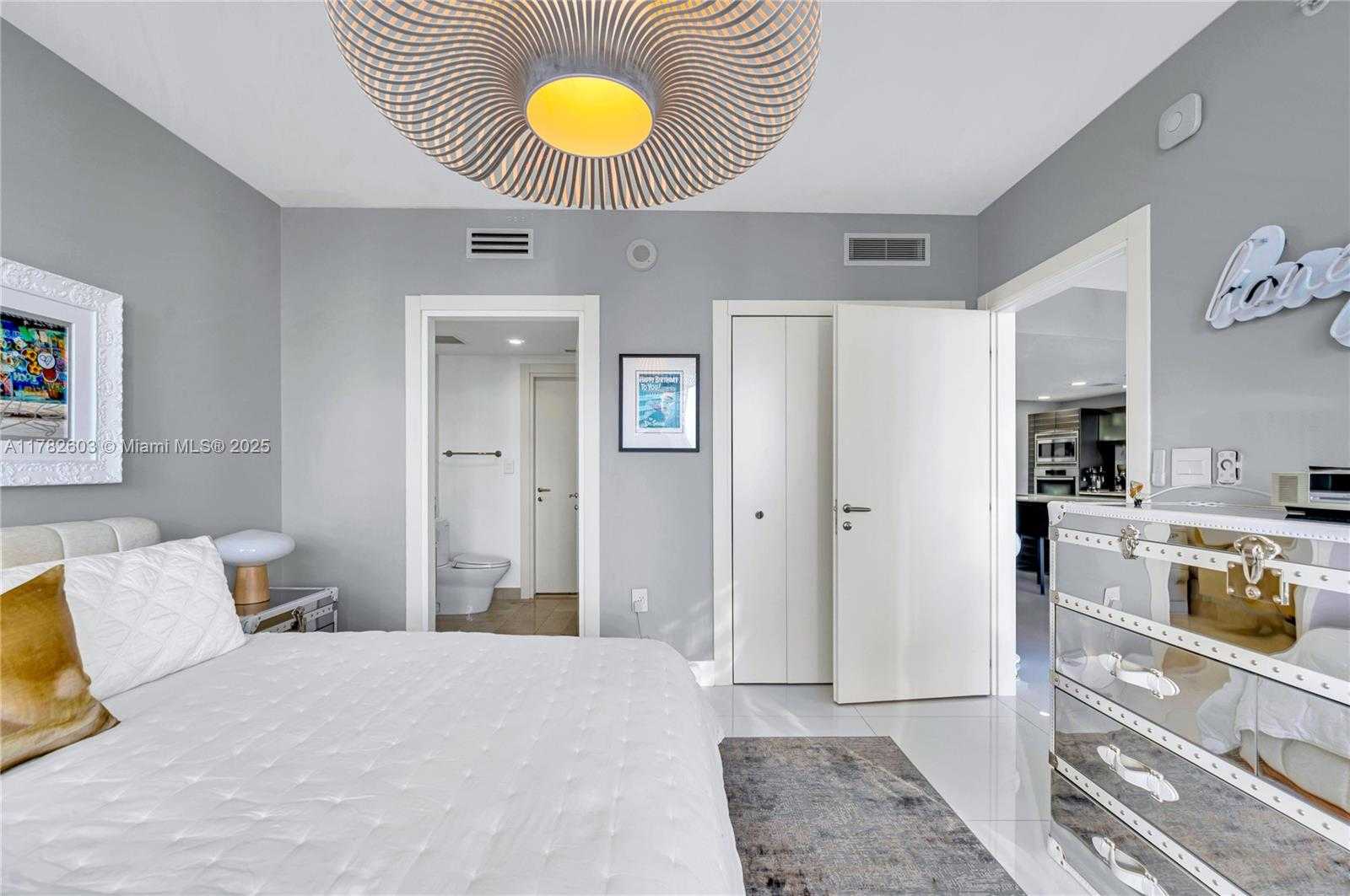 Small Image of 200 BISCAYNE BOULEVARD WAY #3307, Miami Number 28