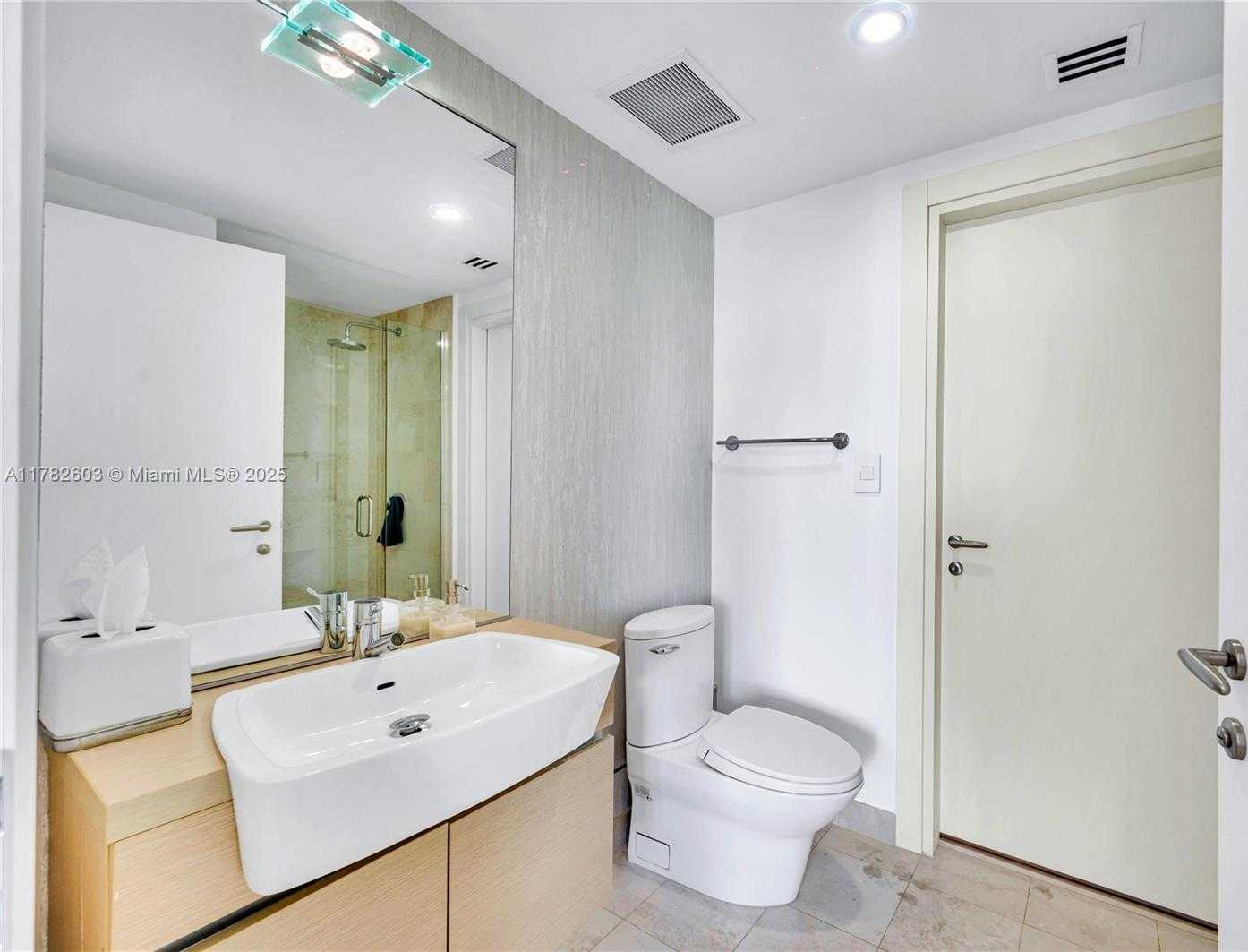 Small Image of 200 BISCAYNE BOULEVARD WAY #3307, Miami Number 29