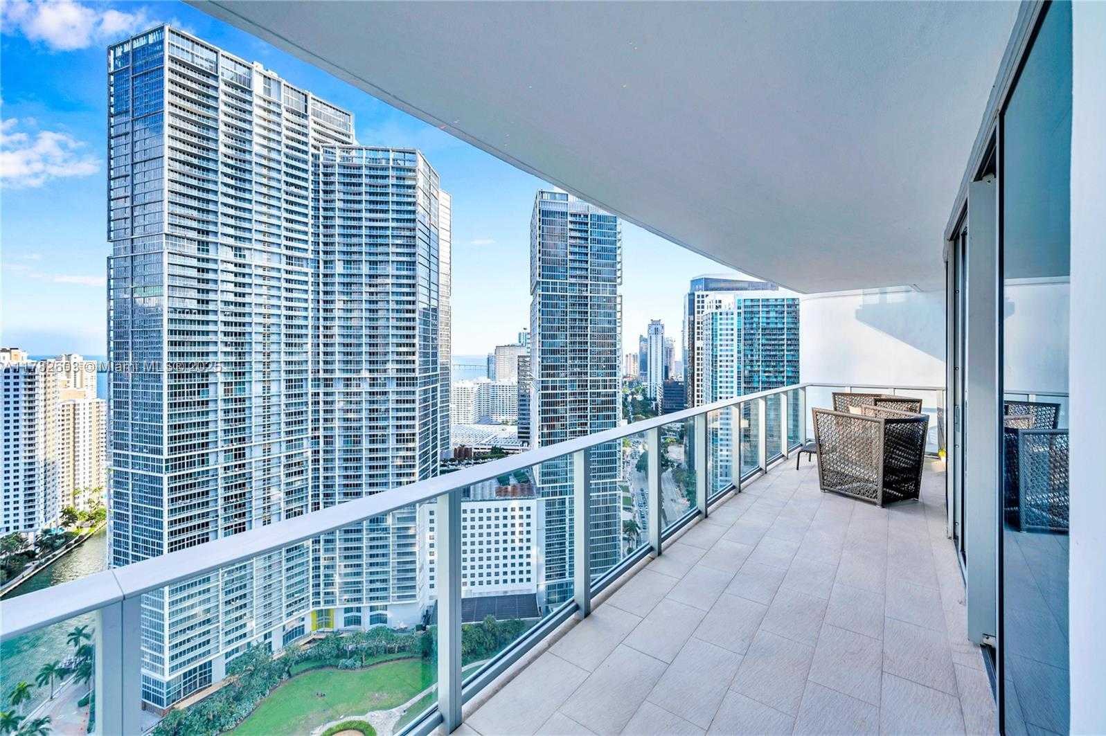 Small Image of 200 BISCAYNE BOULEVARD WAY #3307, Miami Number 3