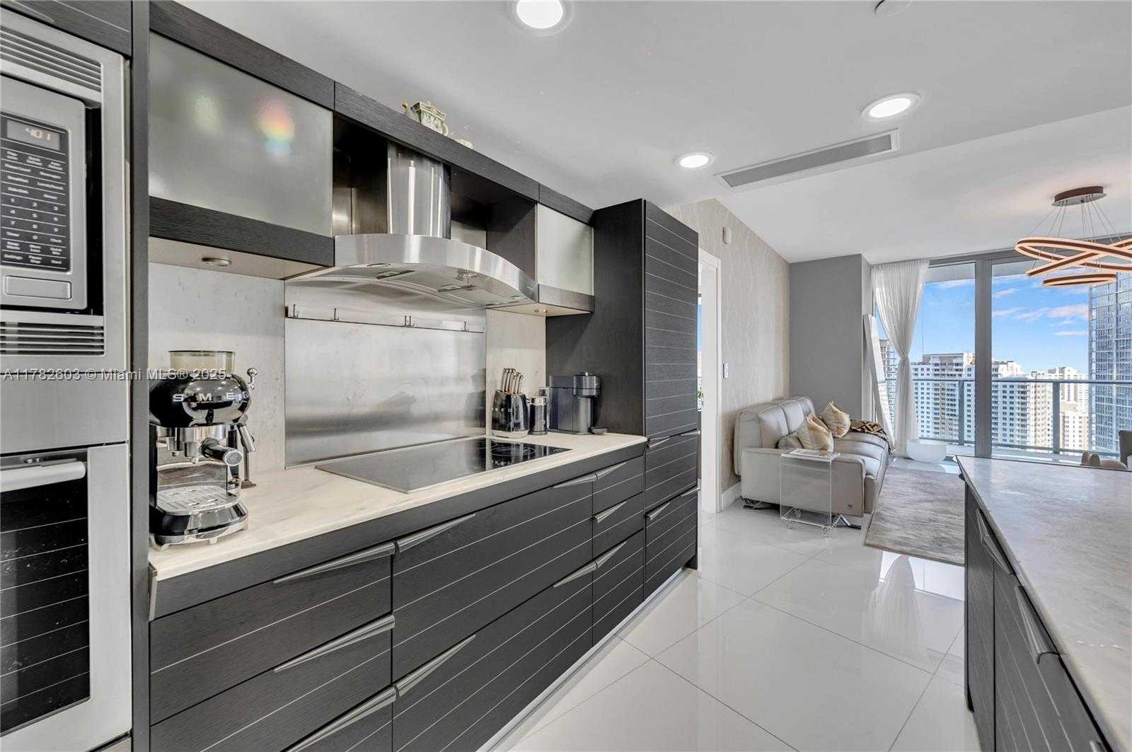 Small Image of 200 BISCAYNE BOULEVARD WAY #3307, Miami Number 5