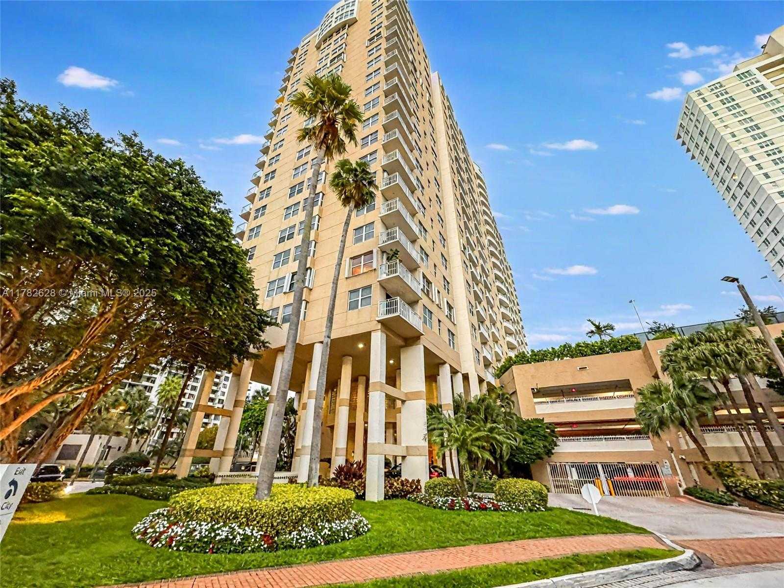 Small Image of 770 CLAUGHTON ISLAND DR #2108, Miami Number 2
