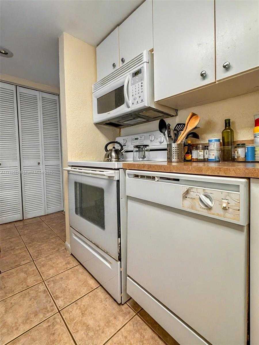 Small Image of 770 CLAUGHTON ISLAND DR #2108, Miami Number 6