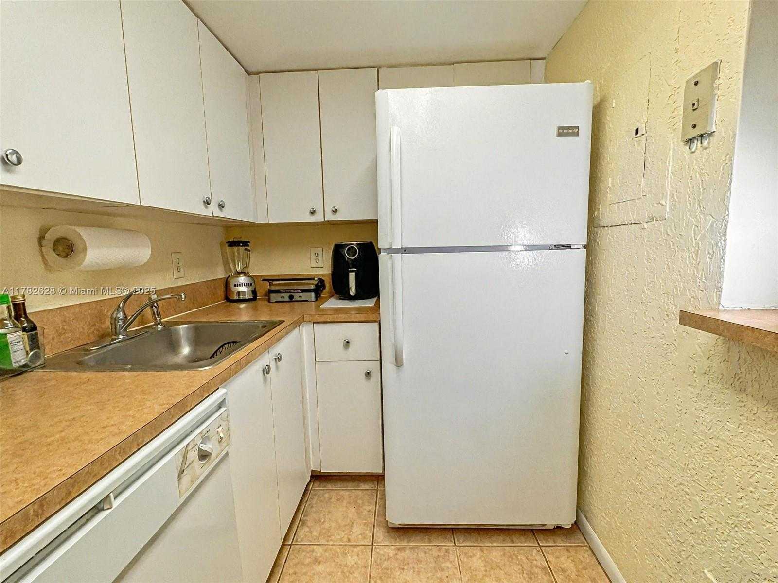 Small Image of 770 CLAUGHTON ISLAND DR #2108, Miami Number 7