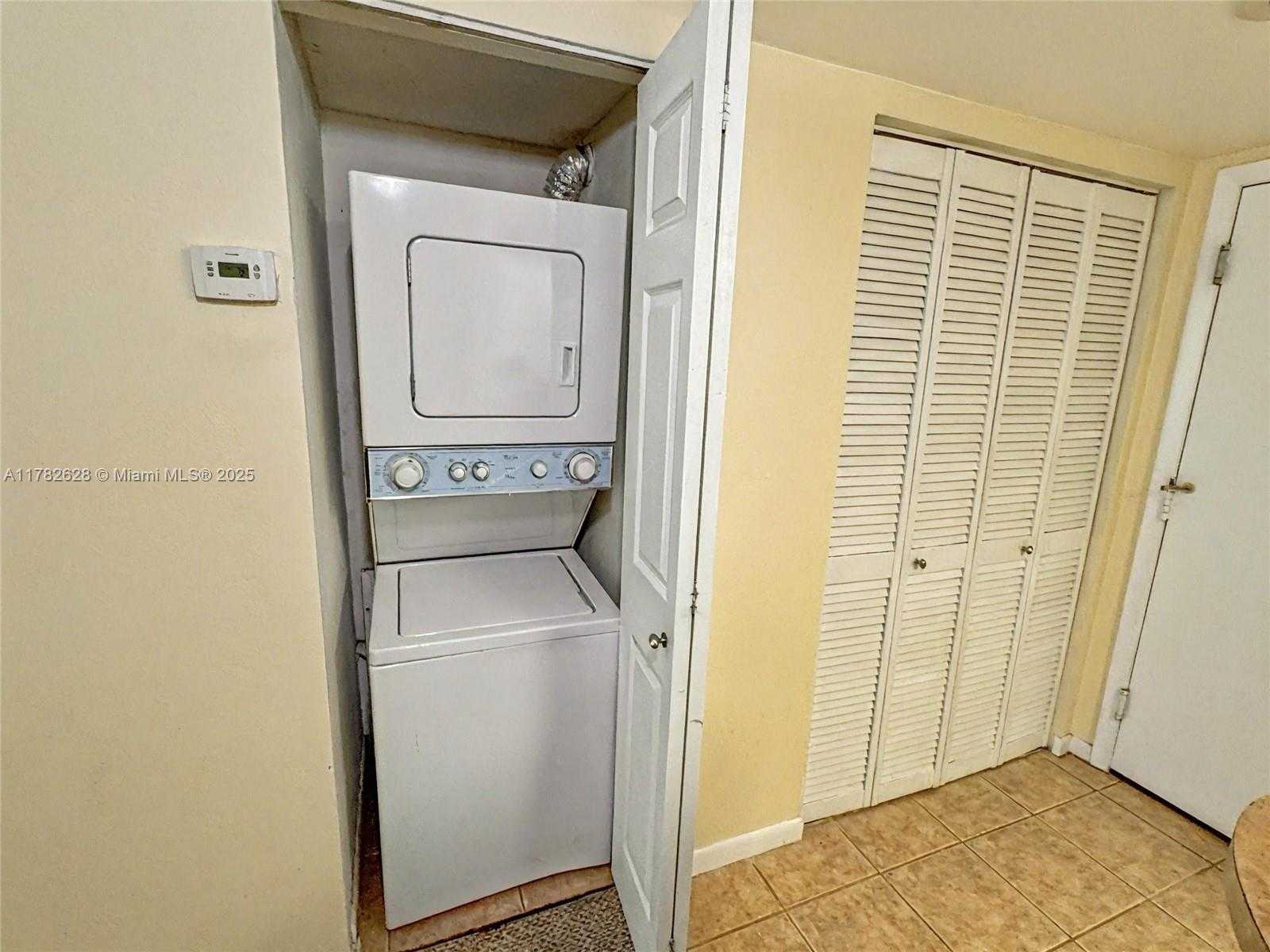 Small Image of 770 CLAUGHTON ISLAND DR #2108, Miami Number 8